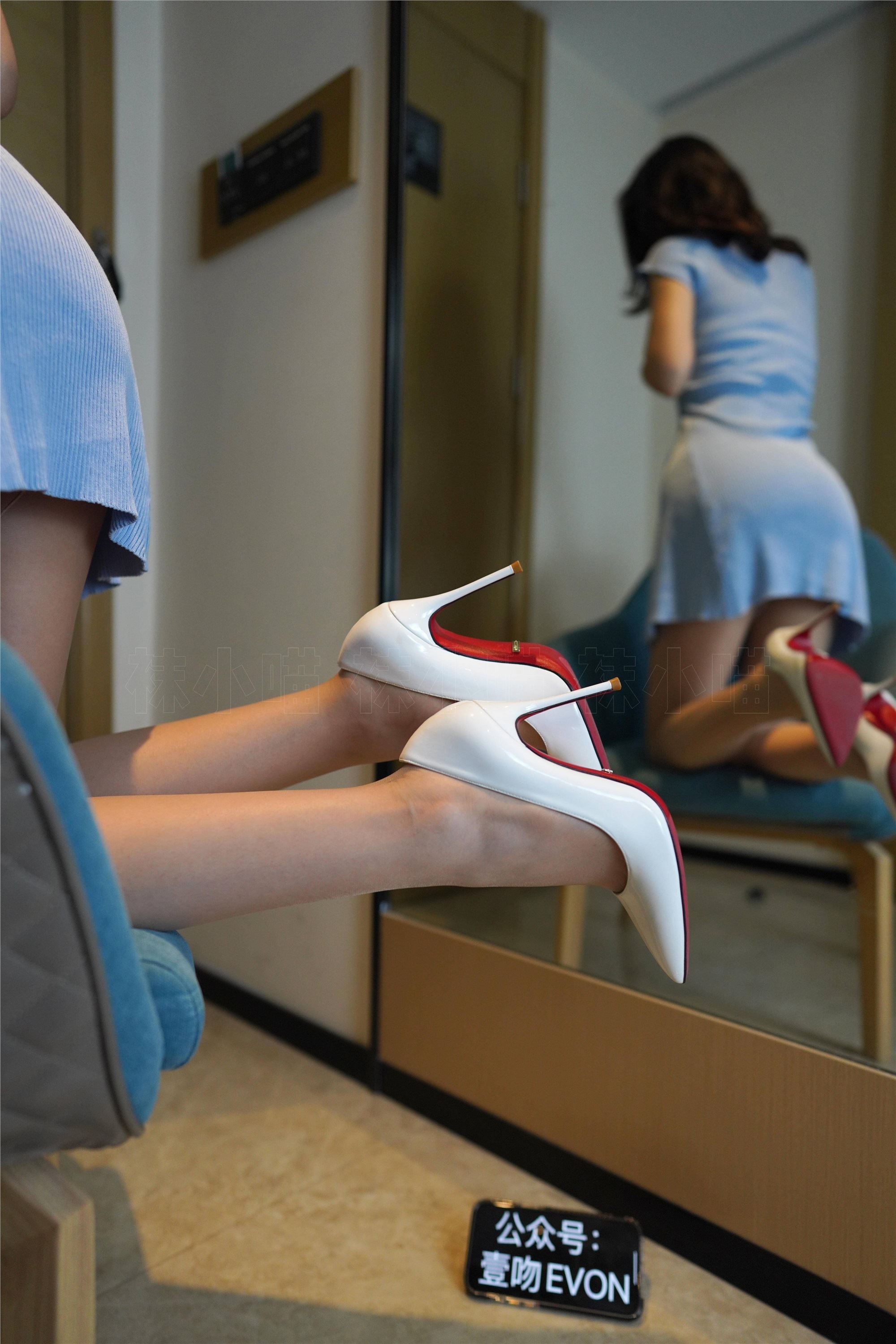 kittyWawa袜小喵  KT285 镜子中